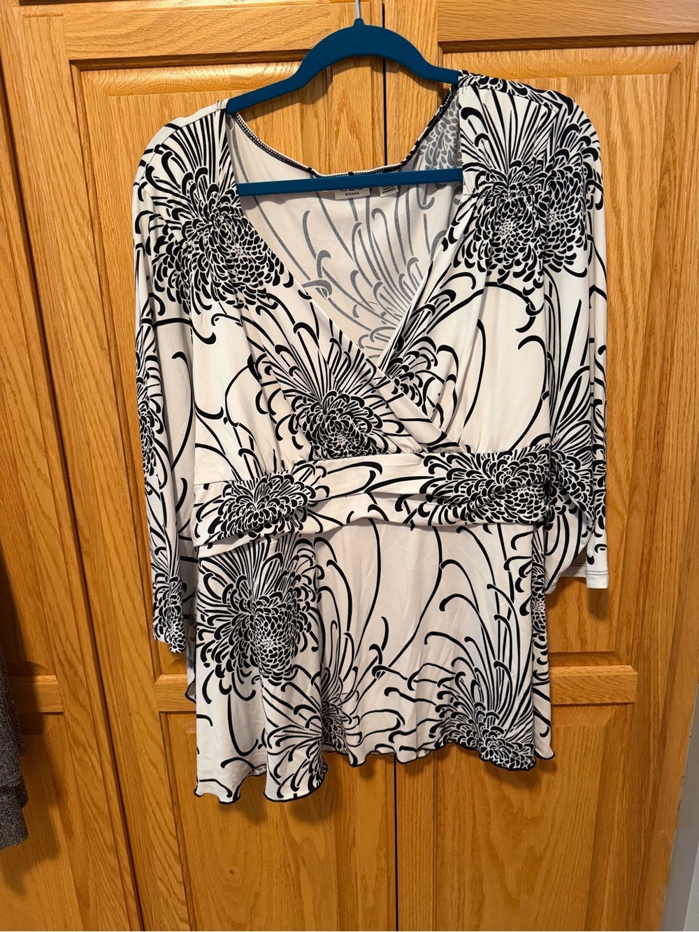 End of summer sale!!! Cato Black and White Floral Wrap-Front Tunic - 3x